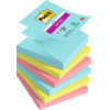 Bunte Stapel von Post-it Super Sticky Z-Notes in Blau, Gelb und Pink, aufeinander gestapelt.