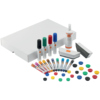Whiteboard Starterset mit Markern, Schwamm, Reinigungsspray und Pins in Aufbewahrungsbox.