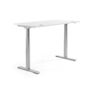Höhenverstellbarer Schreibtisch in alusilber und weiß mit zwei Kabeldurchlässen.