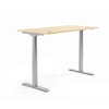 Höhenverstellbarer Schreibtisch in alusilber und Ahorn mit traversenfreier Konstruktion.