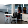 Ergonomische Tischleuchte VENUSLIGHT auf einem modernen Schreibtisch in Büro-Umgebung.