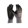 Schwarze atmungsaktive Arbeitshandschuhe mit grauem Bund und rutschfester Beschichtung.