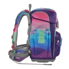 Seitenansicht eines bunten Schulranzens mit speziellen Fächern und ergonomischem Design.