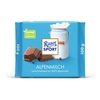 Alpenmilch-Schokolade in blauer Verpackung mit Logo und Kakaobutter-Zertifikat.