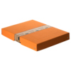 Pastellorange Aufbewahrungsbox mit Banderole und Griffaussparung in rechteckiger Form.