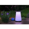 Höhenverstellbarer Hocker mit warm-weißem LED-Licht im outdoor-freundlichen Gartenambiente.