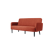 Braunes Sofa mit einem schlichten Design und schwarzen Beinen, seitliche Ansicht.