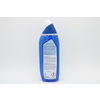 Blauer WC-Reiniger in einer ergonomischen Flasche mit Sicherheitslabel auf der Rückseite.
