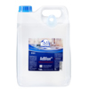 Weißer Kunststoffkanister mit blauem Deckel, gefüllt mit 5 Litern Harnstofflösung AdBlue®.