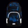 Schulrucksack in Blau mit geometrischem Muster und reflektierenden Elementen.