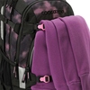 COOCAZOO Schulrucksack MATE in Pink mit lila Sweatshirt an der Vorderseite befestigt.