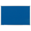 Blaue Pinnwand mit Filzoberfläche und Aluminiumrahmen, Frontansicht.