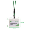 Namensschild mit grünem Halter, das an einem Lanyard aufgehängt ist.