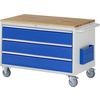 Blau lackierter Werkstattwagen mit Holzplatte und drei Schubladen auf Rollen.