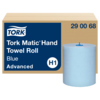 Tork Handtuchrolle Matic® Advanced in blauer Farbe, abgebildet neben der Verpackung.