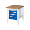 Arbeitstisch mit einem Holzplattenoberfläche und vier blauen Schubladen in einem weißen Gestell.