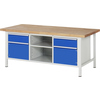 Holz-Werkbank mit blauen Schubladen und offenem Regal unter der Arbeitsplatte.