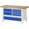 Holzwerkbank mit blauen Schubladen und Holzarbeitsplatte, frontale Ansicht.