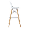 Weißer Barhocker STEELWOOD mit Massivholzbeinen und schwarzen Metallverstrebungen in Seitenansicht.