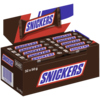 Schachtel mit einzelnen SNICKERS® Schokoriegeln, sichtbar sind mehrere Riegel in einer Verpackung.