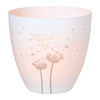 Teelichthalter mit Pusteblumenmotiv und Lochstanzung, beleuchtet von innen.