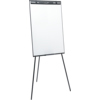 Flipchart auf einem dreibeinigen Ständer mit einer weißen Schreibfläche und Papierklemme oben.