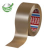 Braunes Packband auf einer Rolle mit einem Teil, der abgerollt ist.