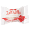 Raffaello Praline in transparenter Verpackung mit rotem Logo und hibiskusblüte.