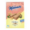 Packung Manner Gebäck Schnitten Vollkorn mit Waffeln und Haselnüssen auf hellem Hintergrund.