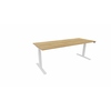Weißer Schreibtisch mit Holzplatte in natural hickory, Seitenansicht, höhenverstellbar.