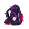 Schulranzen mit ergonomischer Form in lila mit pinken Details und seitlicher Tasche.