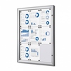 Schaukasten in silber für 9 DIN A4 Blätter, montiert an der Wand mit Diagrammen darin.