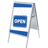 Kundenstopper in blau mit "OPEN"-Schilder, ideal für doppelseitige Werbung.