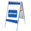 Blauer Kundenstopper mit dem Schriftzug "GEÖFFNET" in einem eleganten Rahmen.