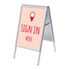 Roter Kundenstopper im DIN A1-Format mit der Aufschrift "SIGN IN HERE" und einem Standort-Symbol.