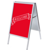 Roter Kundenstopper mit dem Schriftzug "WELCOME" auf der Vorderseite.