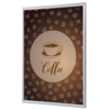 Bilderwechselrahmen DIN A1 mit Kaffeetasse und Kaffeebohnendesign auf braunem Hintergrund.