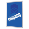 Blauer Bilderwechselrahmen DIN A1 mit dem Schriftzug "eingang" auf einem weißen Hintergrund.