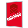 Roter Klapprahmen für DIN A1-Poster mit dem Schriftzug "entrance" in großer Schrift.