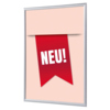 DIN A4 Bilderwechselrahmen in Rot mit einem 'NEU!' Banner im Vordergrund.
