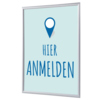 Bilderwechselrahmen DIN A4 in blau mit dem Text "HIER ANMELDEN" und einem Standortsymbol.