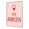 Roter Bilderwechselrahmen im Format DIN A4 mit dem Text 'HIER ANMELDEN' und Standortmarkierung.
