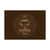 Dunkelbraunes Tischset mit Kaffeetasse und dem Schriftzug "it's coffee time".