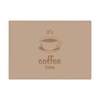 Hellbraunes Tischset mit einer Kaffeetasse und der Aufschrift "it's coffee time".