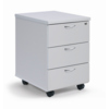 Rollcontainer mit drei Schubladen in lichtgrau auf Rollen, mit einer verchromten Griffleiste.