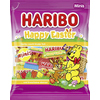Tüte mit HARIBO Happy Easter Minis, umgeben von österlicher Dekoration und bunten Figuren.