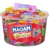 Bunte MAOAM Bonbons Stripes in einer transparenten Plastikdose.