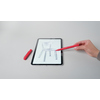 Roter Lamy Digitalstift betrachtet eine digitale Zeichnung eines Stuhls auf einem Tablet.