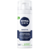 NIVEA MEN Rasierschaum Sensitive in weißer Dose mit Pumpe und blauer Aufschrift.