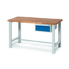 Unterbaucontainer mit blauer Schublade unter einem Arbeitstisch aus Holz und Metall.